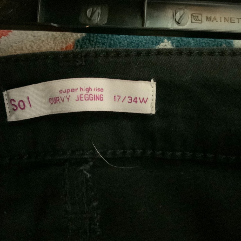 Women’s Ripped Jeans - Picture 4 of 4